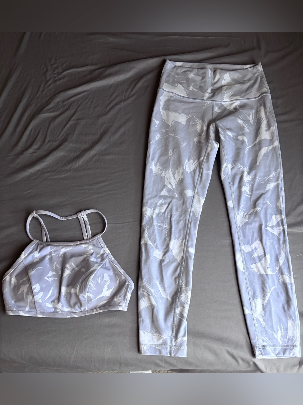 Lululemon Gray Beige Floral Wunder Under High-Rise Tight and Top 2 Piece Set